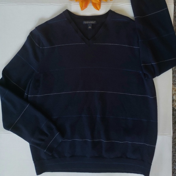 BANANA REPUBLIC EXTRA FINE MERINO SWEATER - Picture 3 of 7